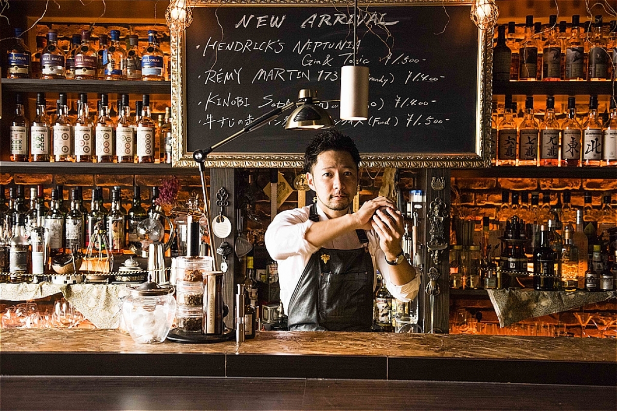 KIRIP TRUMAN: 
Self-taught and at the cutting edge of the cocktail world. Building cocktail recipes around aromatic ingredients. ＜Part 1.