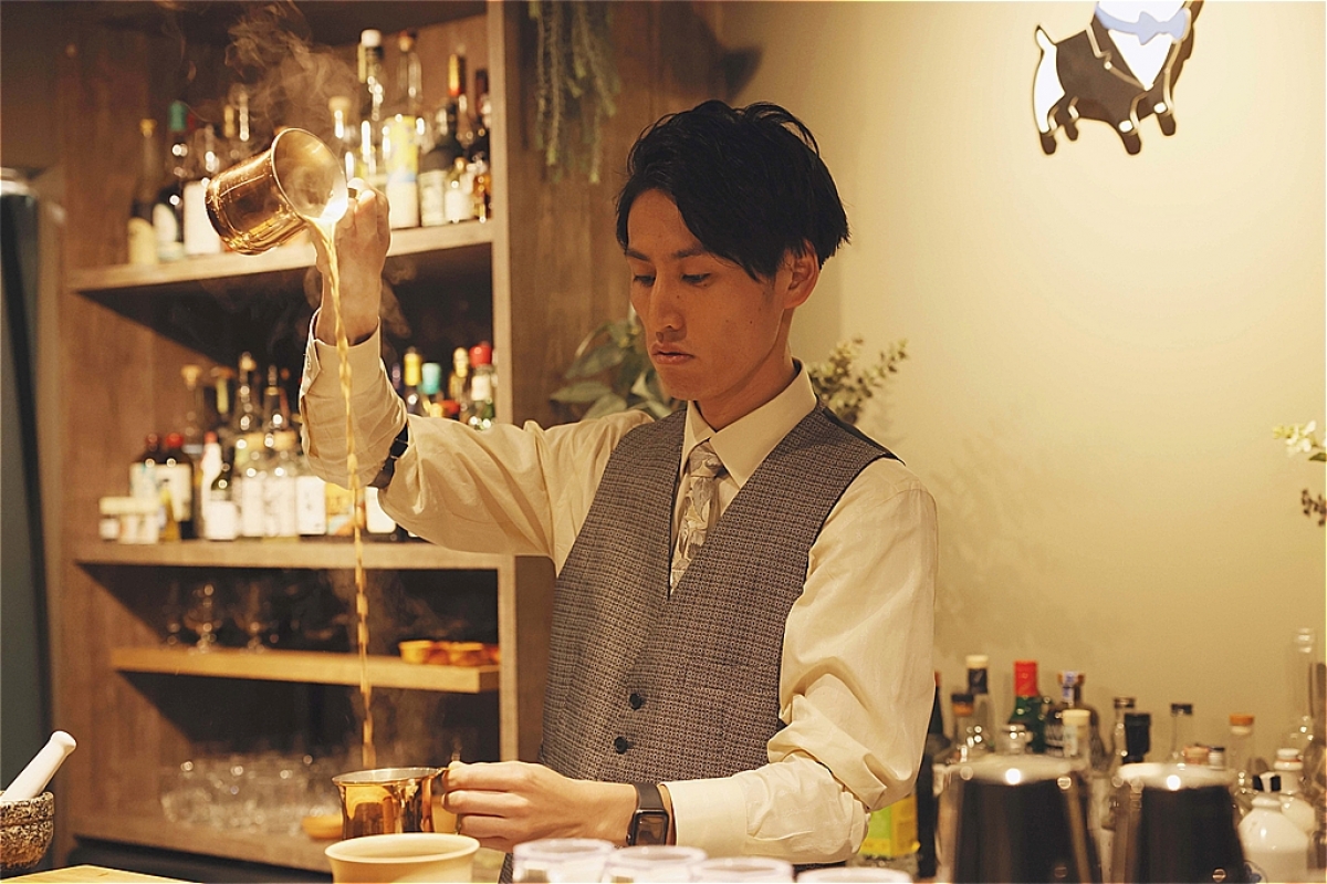 THE HISAKA:
Inspired by craft gin, the goal is to eventually turn Takadanobaba into a bar district! 
- Part 2 -
