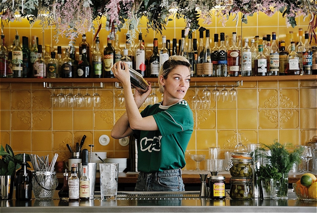 Combat: A female entrepreneur mixologist who brought freedom to a bar in Paris! - Part 1 -