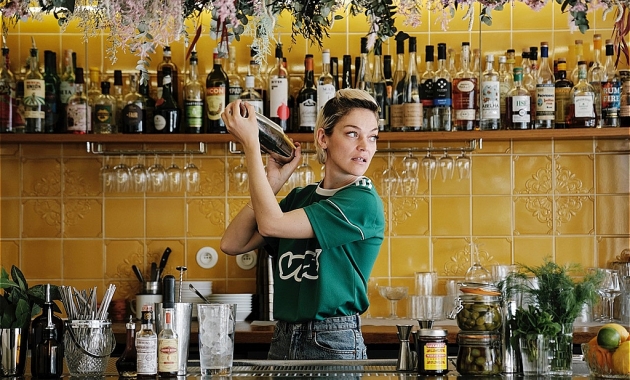 Combat: A female entrepreneur mixologist who brought freedom to a bar in Paris! - Part 1 -