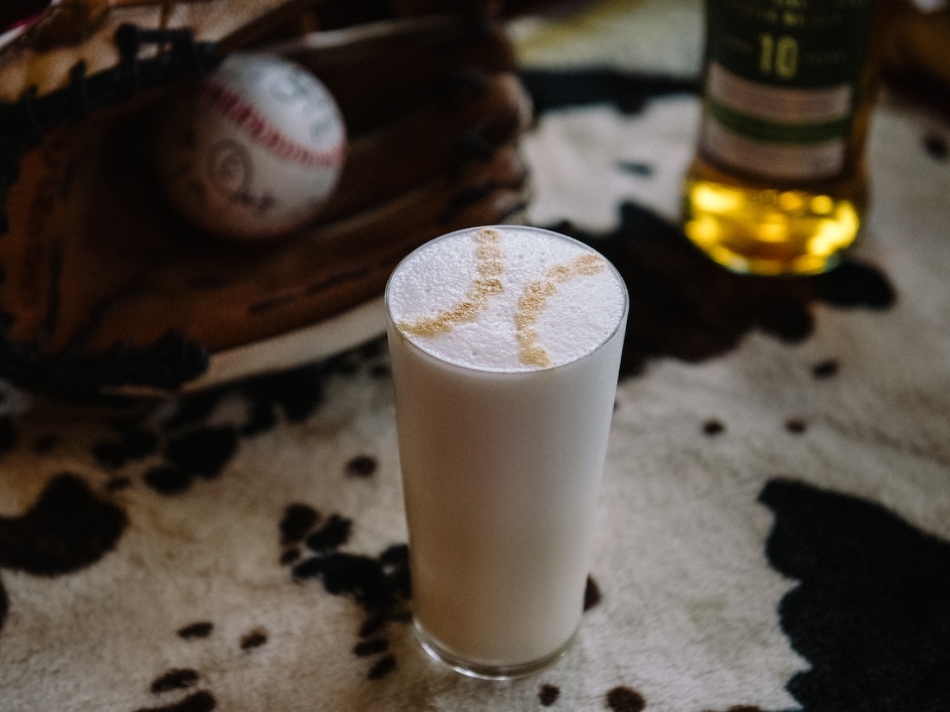 ゴクゴク飲める「Spey Turn」。ビターズで野球ボールの縫い目を表現。