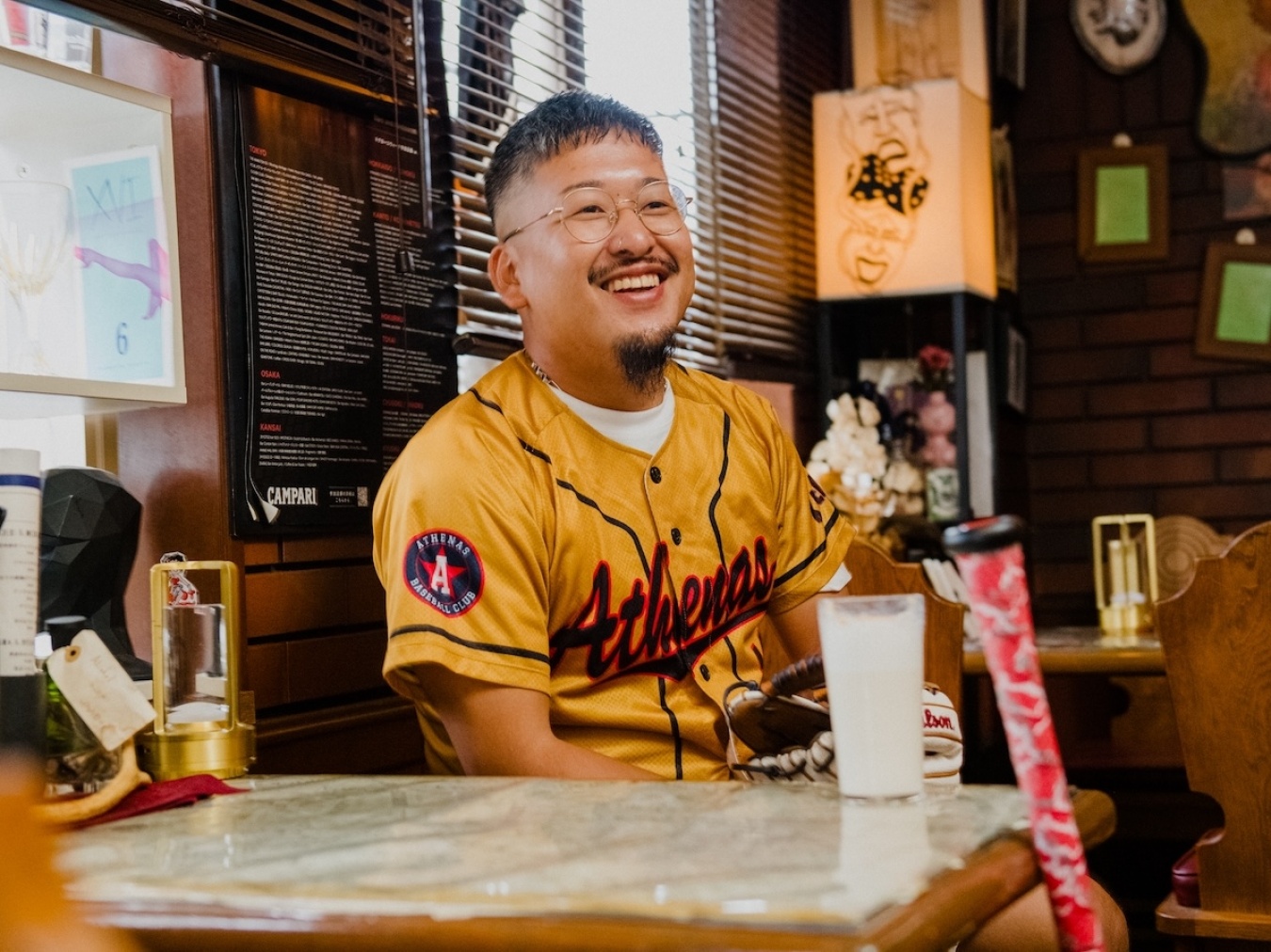 「Athenas」のユニフォームで登場してくれた吉田さん。