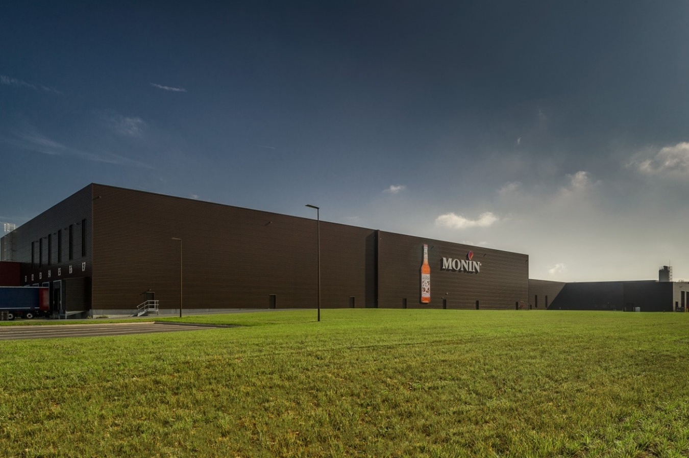 フランス・ブルージュにあるモナン社の本社工場。
