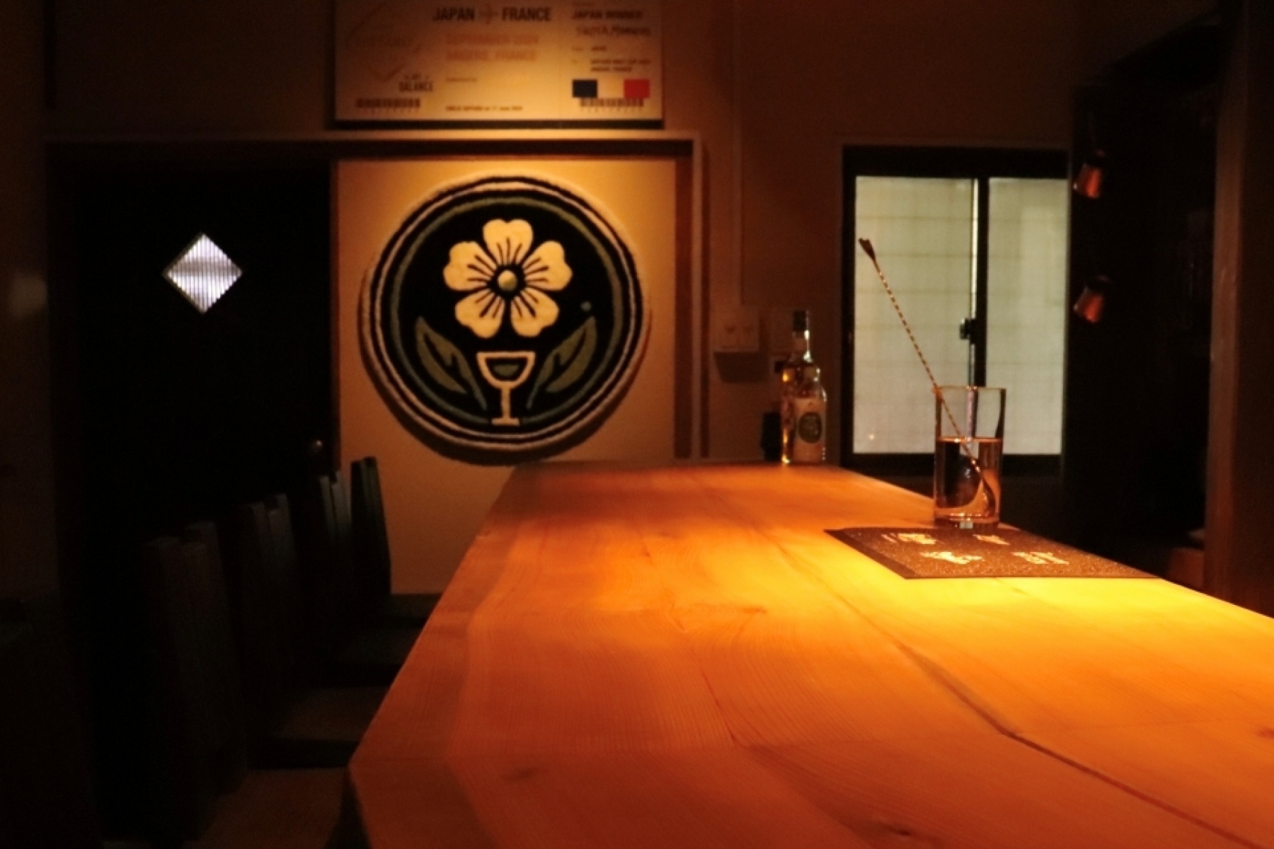 ＜どりぷら会員のお店 オープンしました＞
コンセプトは「自然」、目指すは「砂漠のバラ」
「BAR ADENIUM」 / 峰岸翔弥さん