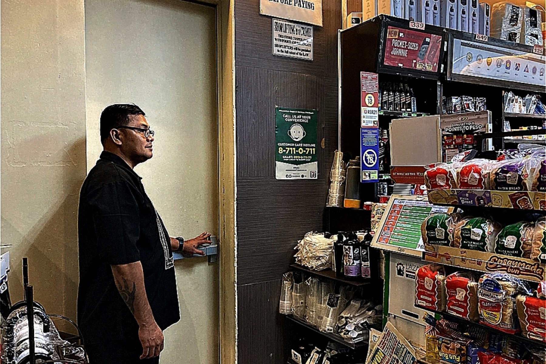 Located at　Sven7-Eleven, Manila. 
Go to the Bank Bar, hidden behind the employee door! 