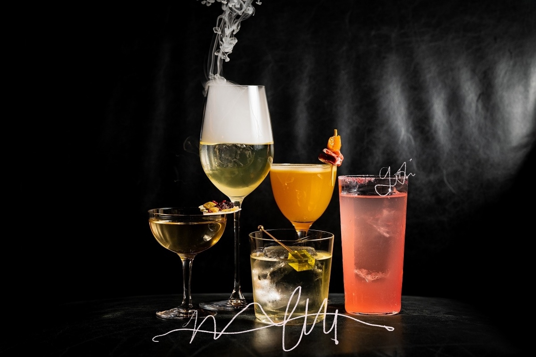 カクテル×落書き（Graffiti.）
「Gold Bar at EDITION」の新メニュー！

