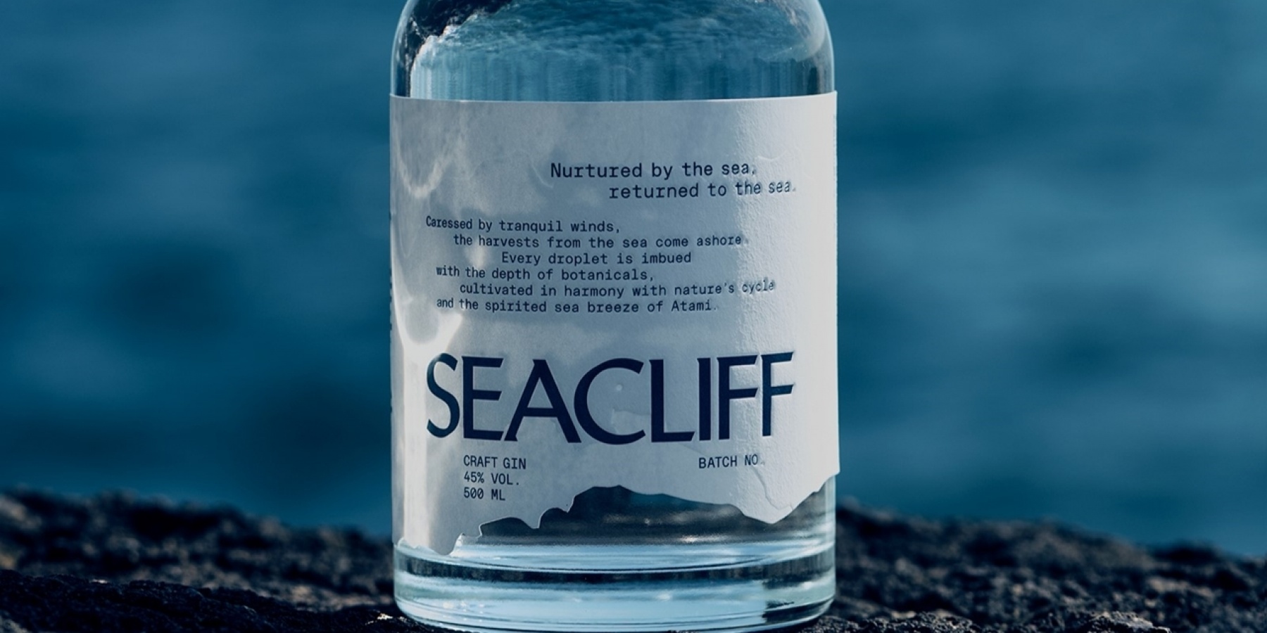 Barを併設したクラフトジン蒸溜所
静岡・熱海発「SEACLIFF」！
