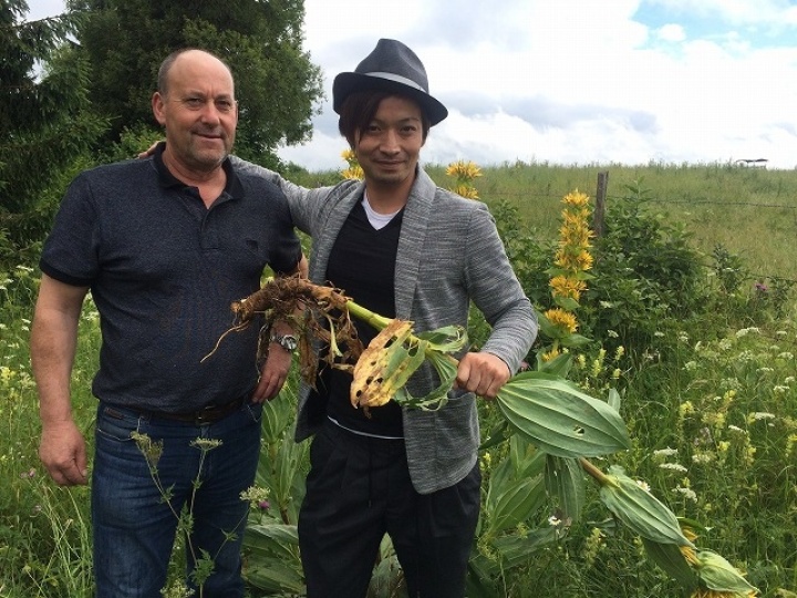 <span>【スペシャルレポート】
薬草酒マニアのバーテンダー鹿山博康氏、
アブサンの故郷、スイス・フランスをゆく。</span>vol.1 魅惑のアブサン蒸留所めぐり！
＜スイス編＞
