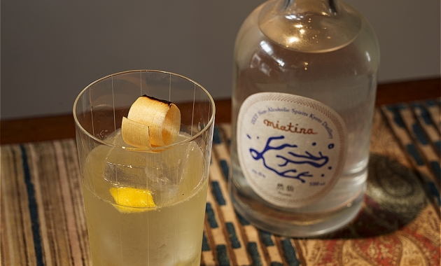 Non-alcoholic Cocktail flavored with 2500 years old Cedar